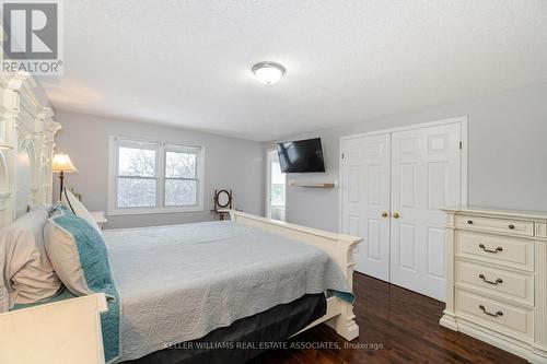 54 Randolf Crt, Hamilton, ON - Indoor Photo Showing Bedroom