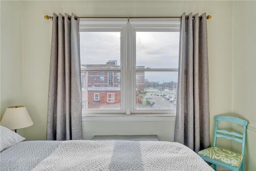 5 East 36Th Street|Unit #410B, Hamilton, ON - Indoor Photo Showing Bedroom
