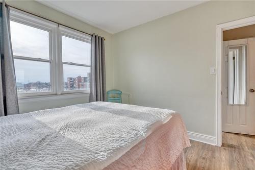 5 East 36Th Street|Unit #410B, Hamilton, ON - Indoor Photo Showing Bedroom