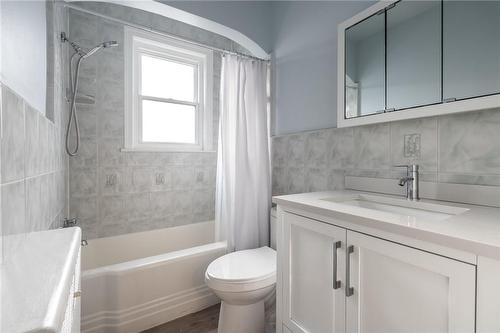 5 East 36Th Street|Unit #410B, Hamilton, ON - Indoor Photo Showing Bathroom