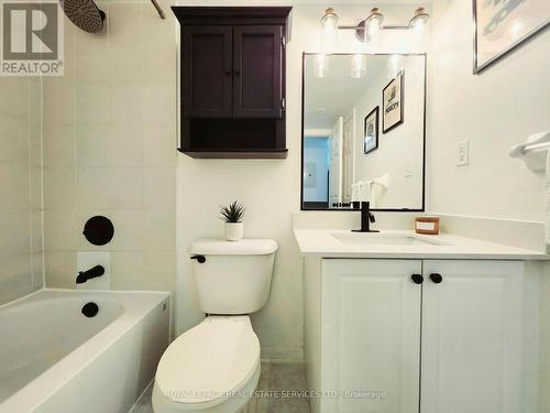 2054 - 3041 Finch Avenue W, Toronto, ON - Indoor Photo Showing Bathroom