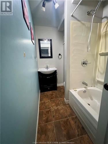 118-120 Vail St, Moncton, NB - Indoor Photo Showing Bathroom