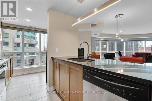 301 - 242 Rideau Street, Ottawa, ON - Indoor Photo Showing Kitchen With Upgraded Kitchen