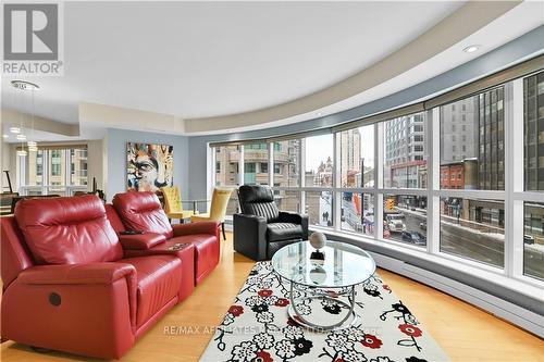 301 - 242 Rideau Street, Ottawa, ON - Indoor Photo Showing Living Room