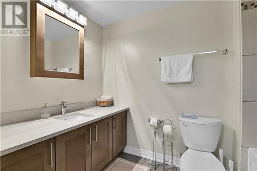 242 Rideau Street Unit#301, Ottawa, ON - Indoor Photo Showing Bathroom