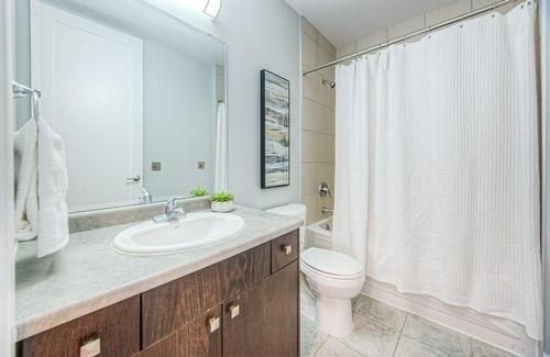 Ensuite Bathroom - 112 King Street E|Unit #407, Hamilton, ON - Indoor Photo Showing Bathroom
