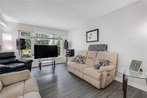 44 Deloraine Drive, Brampton, ON - Indoor Photo Showing Living Room
