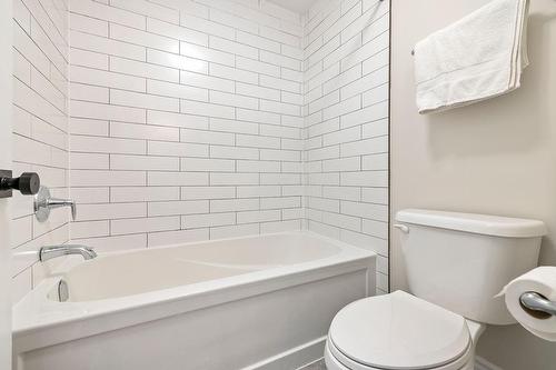 365 Lodor Street, Ancaster, ON - Indoor Photo Showing Bathroom