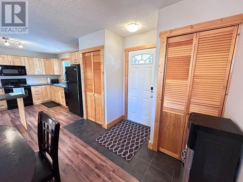 4868 Riverview Drive Unit# 93, Edgewater, BC - Indoor Photo Showing Kitchen