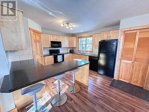 4868 Riverview Drive Unit# 93, Edgewater, BC - Indoor Photo Showing Kitchen With Double Sink