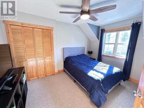 4868 Riverview Drive Unit# 93, Edgewater, BC - Indoor Photo Showing Bedroom