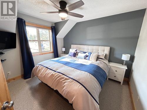 4868 Riverview Drive Unit# 93, Edgewater, BC - Indoor Photo Showing Bedroom