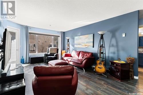 208 3101 Renfrew Crescent E, Regina, SK - Indoor Photo Showing Living Room