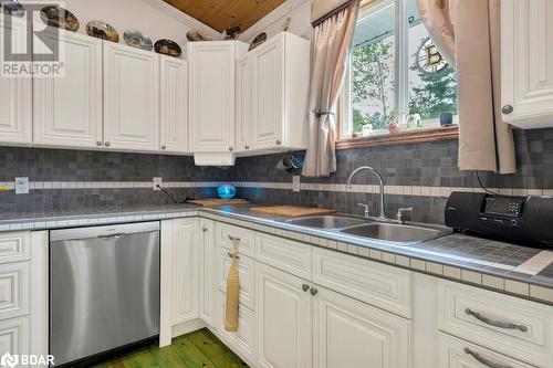 14 West Park Lane, Northbrook, ON - Indoor Photo Showing Kitchen With Double Sink