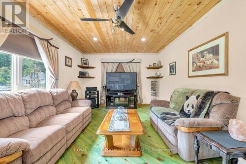 14 West Park Lane, Addington Highlands, ON - Indoor Photo Showing Living Room