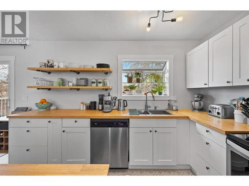 1377 Lambly Place, Kelowna, BC - Indoor Photo Showing Kitchen With Double Sink