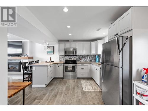 1377 Lambly Place, Kelowna, BC - Indoor Photo Showing Kitchen