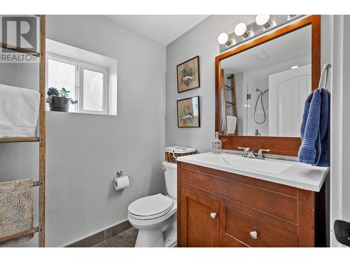 1377 Lambly Place, Kelowna, BC - Indoor Photo Showing Bathroom