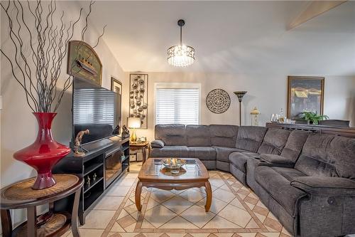 8076 Spring Blossom Drive, Niagara Falls, ON - Indoor Photo Showing Living Room
