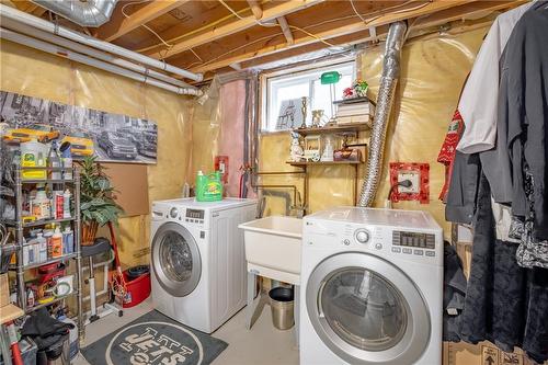 8076 Spring Blossom Drive, Niagara Falls, ON - Indoor Photo Showing Laundry Room