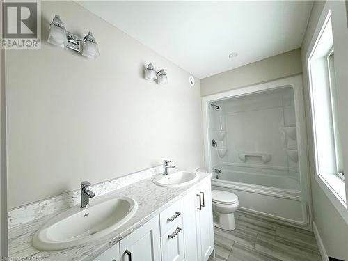 5pc main bath on 2nd floor - 384 Rosner Drive, Port Elgin, ON - Indoor Photo Showing Bathroom