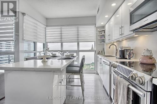 4509 - 2200 Lake Shore Boulevard W, Toronto, ON - Indoor Photo Showing Kitchen With Upgraded Kitchen