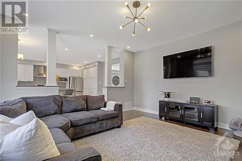 263 Dagenham Street, Ottawa, ON - Indoor Photo Showing Living Room