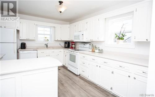 6258 Route 102, Prince William, NB - Indoor Photo Showing Kitchen