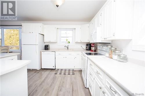 6258 Route 102, Prince William, NB - Indoor Photo Showing Kitchen