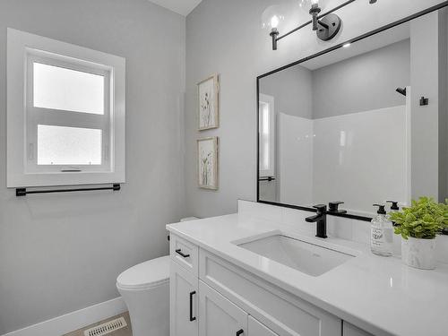 3753 St. James Drive, Westbank, BC - Indoor Photo Showing Bathroom