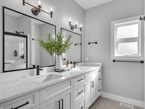 3753 St. James Drive, Westbank, BC - Indoor Photo Showing Bathroom