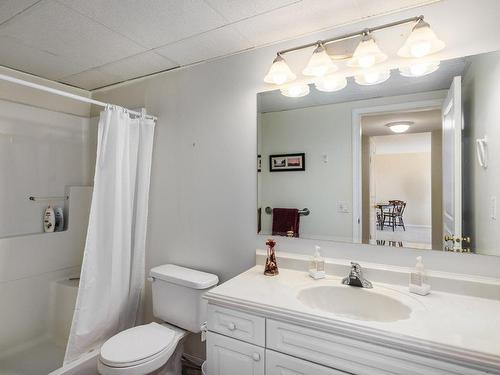 3685 Morningside Drive, West Kelowna, BC - Indoor Photo Showing Bathroom