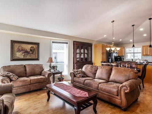3685 Morningside Drive, West Kelowna, BC - Indoor Photo Showing Living Room