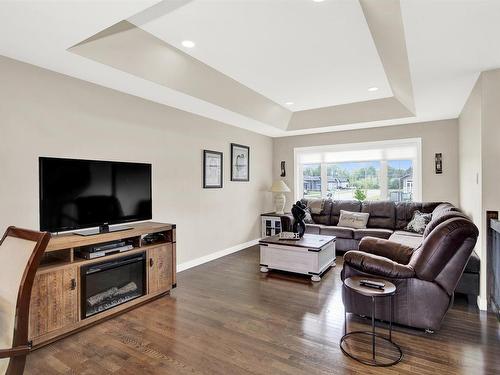 183 Sunflower Street, Thunder Bay, ON - Indoor Photo Showing Living Room