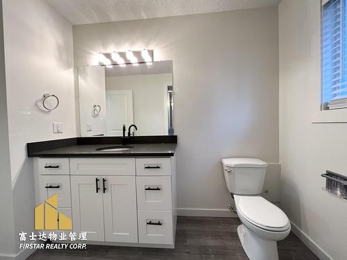 2065 Ware Street, Abbotsford, BC - Indoor Photo Showing Bathroom