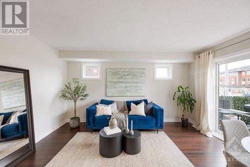 755 Chapman Mills Drive, Ottawa, ON - Indoor Photo Showing Living Room