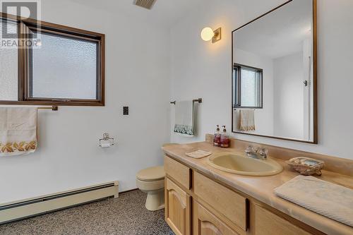 1590 Willow Crescent, Kelowna, BC - Indoor Photo Showing Bathroom