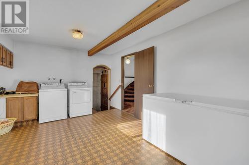 1590 Willow Crescent, Kelowna, BC - Indoor Photo Showing Laundry Room