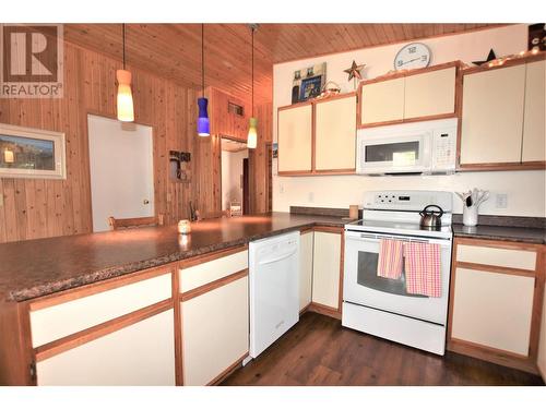 115 Deer Street, Vernon, BC - Indoor Photo Showing Kitchen