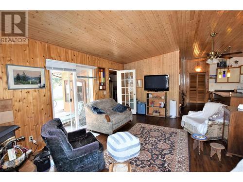 115 Deer Street, Vernon, BC - Indoor Photo Showing Living Room