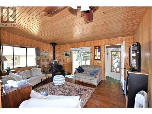 115 Deer Street, Vernon, BC - Indoor Photo Showing Living Room