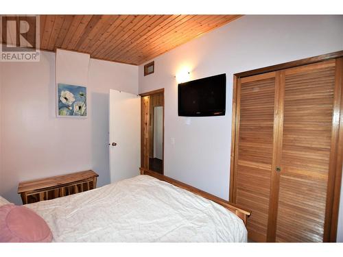 115 Deer Street, Vernon, BC - Indoor Photo Showing Bedroom
