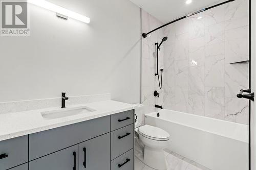2700 Ridgemount Drive, West Kelowna, BC - Indoor Photo Showing Bathroom