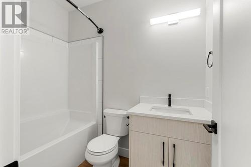 2700 Ridgemount Drive, West Kelowna, BC - Indoor Photo Showing Bathroom