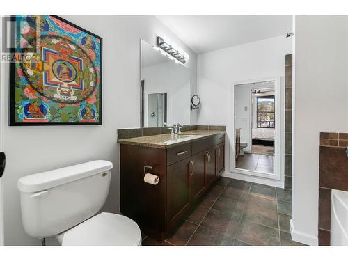 3589 Skaha Lake Road Unit# 304, Penticton, BC - Indoor Photo Showing Bathroom