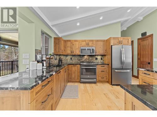 1401 20 Street Se, Salmon Arm, BC - Indoor Photo Showing Kitchen