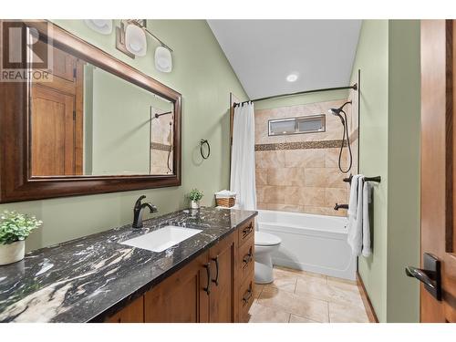 1401 20 Street Se, Salmon Arm, BC - Indoor Photo Showing Bathroom