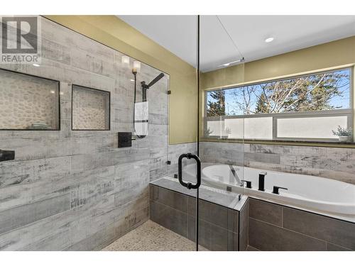 1401 20 Street Se, Salmon Arm, BC - Indoor Photo Showing Bathroom