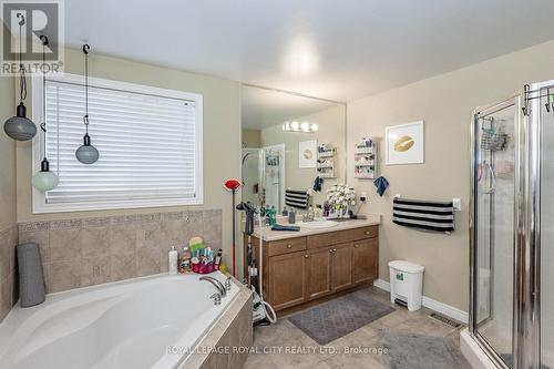 19 Sinclair St, Guelph, ON - Indoor Photo Showing Bathroom
