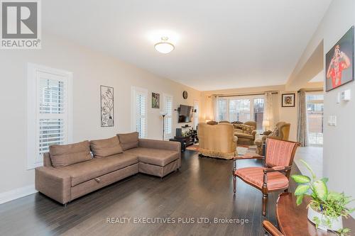 150 Blair Creek Drive Dr, Kitchener, ON - Indoor Photo Showing Living Room
